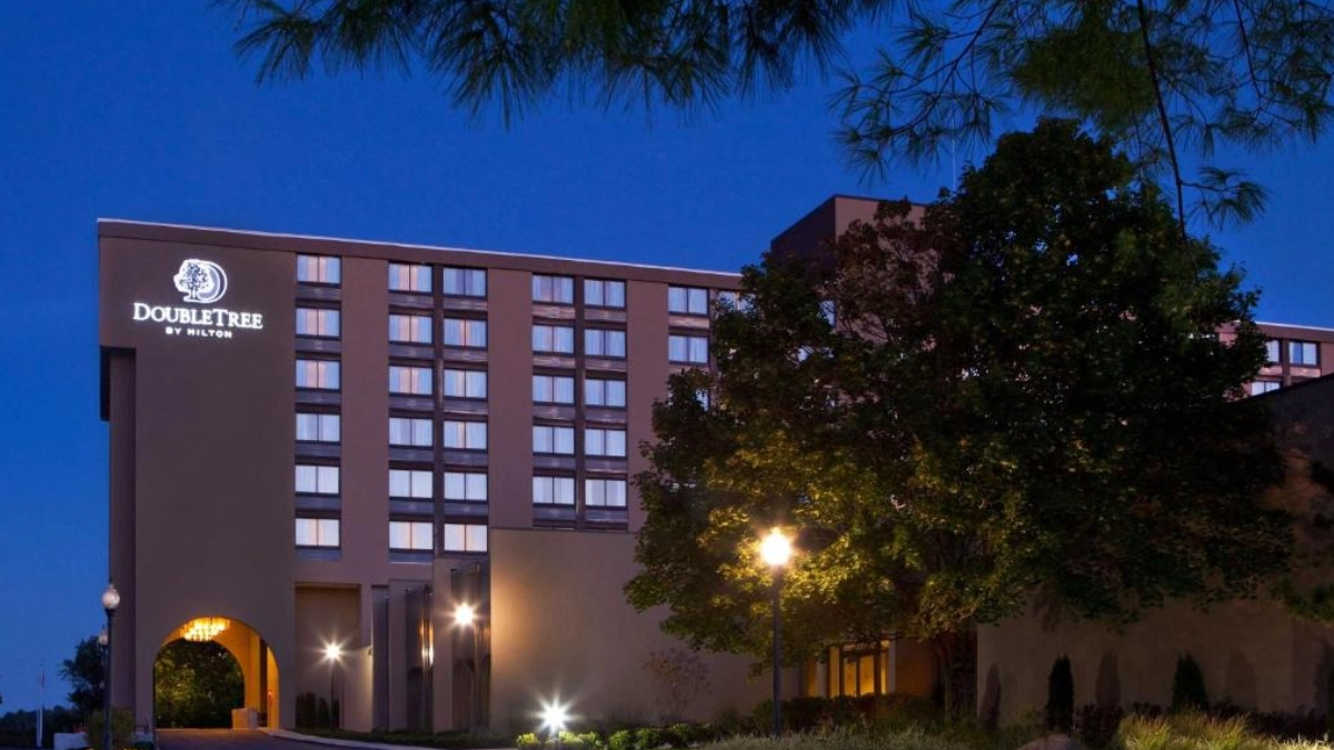 Car service to DoubleTree by Hilton Hotel Boston North Shore