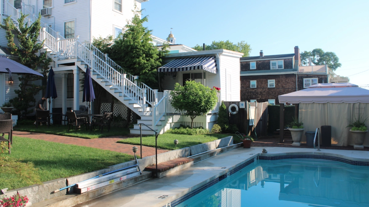 Private transfer from Boston Logan to Harbor Light Inn Marblehead